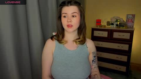 Snapshot of cutie_mili chatting on April 18, 12:09 pm mili online show from April 18, 12:09 pm