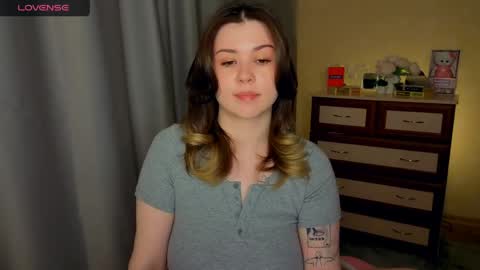 Snapshot of cutie_mili chatting on April 19, 12:04 pm mili online show from April 19, 12:04 pm