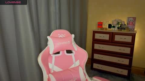 Snapshot of cutie_mili chatting on April 24, 10:28 am mili online show from April 24, 10:28 am