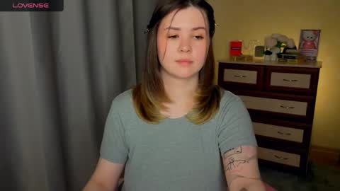 Snapshot of cutie_mili chatting on April 25, 10:40 am mili online show from April 25, 10:40 am
