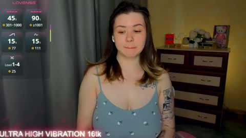 Snapshot of cutie_mili chatting on May 12, 8:22 am mili online show from May 12, 8:22 am