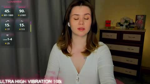 Snapshot of cutie_mili chatting on May 18, 9:37 am mili online show from May 18, 9:37 am