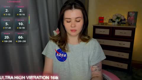 Snapshot of cutie_mili chatting on May 23, 11:25 am mili online show from May 23, 11:25 am