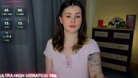 Snapshot of cutie_mili chatting on June 14, 11:01 am mili online show from June 14, 11:01 am