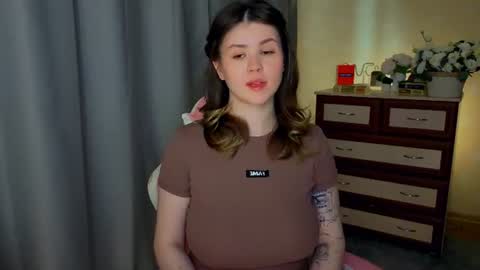 Snapshot of cutie_mili chatting on June 18, 10:41 am mili online show from June 18, 10:41 am
