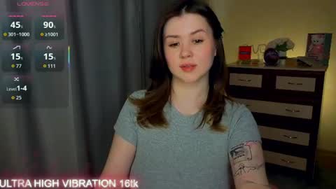 Snapshot of cutie_mili chatting on July 1, 11:23 am mili online show from July 1, 11:23 am