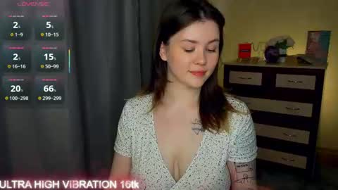 Snapshot of cutie_mili chatting on July 5, 10:11 am mili online show from July 5, 10:11 am
