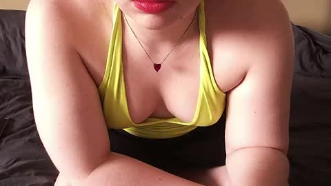 cutie_peach online show from May 17, 11:39 am