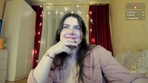 Snapshot of cutie_pearl chatting on October 31, 3:13 pm Pearl online show from October 31, 3:13 pm