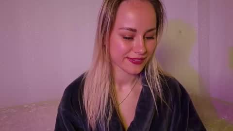 Snapshot of cutie_xoxo_ chatting on May 21, 8:27 pm cutie_xoxo_ online show from May 21, 8:27 pm