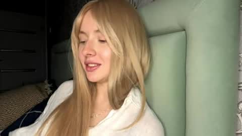 Snapshot of cutieblondyy chatting on April 20, 7:59 pm Vanessa online show from April 20, 7:59 pm