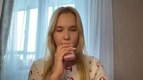 Chloe online show from April 13, 7:47 am