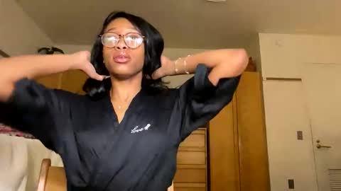 Snapshot of cutieeeva chatting on February 19, 7:43 pm cutieeeva online show from February 19, 7:43 pm