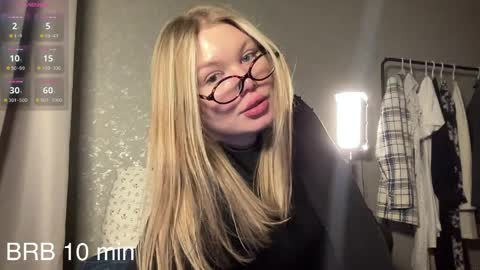 Snapshot of cutiejulie_ chatting on June 3, 2:33 pm Julie online show from June 3, 2:33 pm