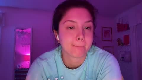 Snapshot of cutieoggg420 chatting on January 2, 10:44 pm Cutieoggg420 online show from January 2, 10:44 pm