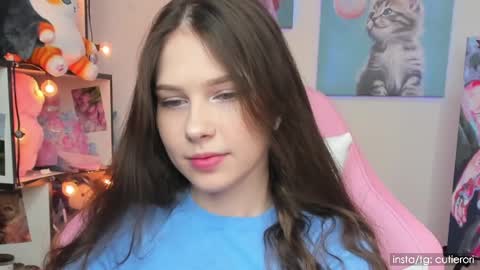 Rori  Instagram cutierori  online show from December 13, 3:05 am