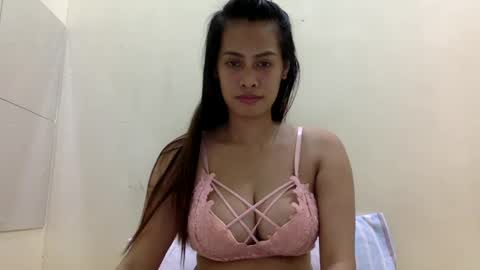 Snapshot of cutietrina chatting on January 4, 4:00 pm CutieTrina online show from January 4, 4:00 pm