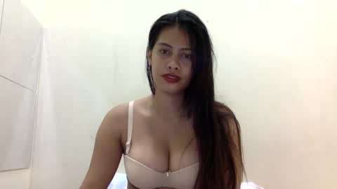 Snapshot of cutietrina chatting on February 14, 1:23 am CutieTrina online show from February 14, 1:23 am