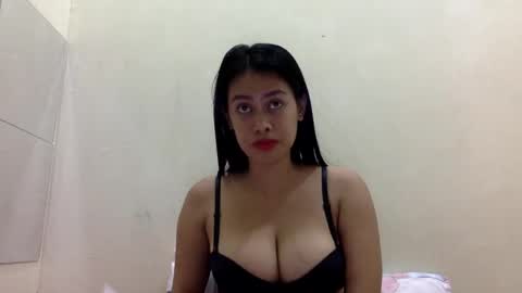 Snapshot of cutietrina chatting on February 15, 3:28 pm CutieTrina online show from February 15, 3:28 pm