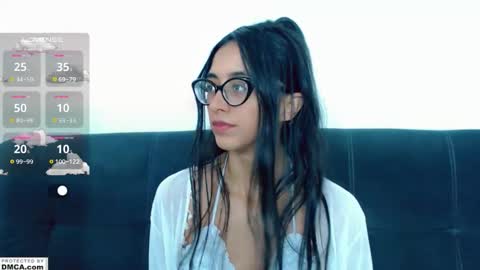 Snapshot of cutte_kitty_ chatting on November 18, 10:31 am miss ari online show from November 18, 10:31 am