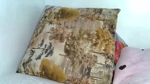 Snapshot of cuttey_slim chatting on September 11, 12:16 pm cuttey_slim online show from September 11, 12:16 pm