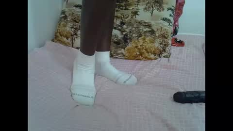 Snapshot of cuttey_slim chatting on October 4, 12:19 am cuttey_slim online show from October 4, 12:19 am