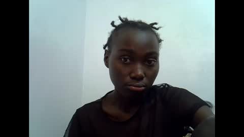 Snapshot of cuttey_slim chatting on October 13, 1:33 pm cuttey_slim online show from October 13, 1:33 pm