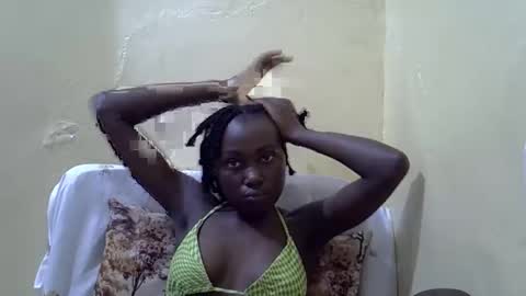 Snapshot of cuttey_slim22 chatting on February 8, 9:45 am cuttey_slim22 online show from February 8, 9:45 am