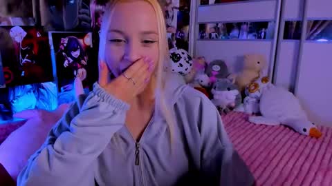 Nora online show from December 13, 9:20 pm