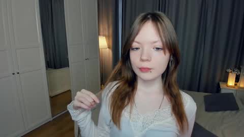 Snapshot of cuty_petite chatting on February 21, 5:19 am Anne online show from February 21, 5:19 am
