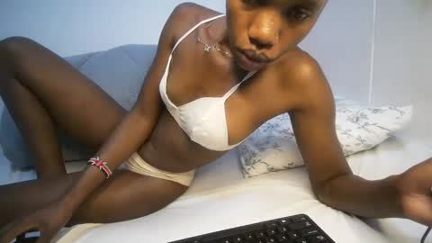 cutybella_ online show from March 4, 5:11 am