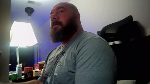 Snapshot of cwbyga chatting on October 23, 3:39 am Bubba Bull online show from October 23, 3:39 am