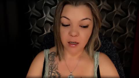 Snapshot of cyberdomme chatting on February 7, 1:25 am Full time mean bitch. online show from February 7, 1:25 am