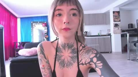 Snapshot of cyberia____________________ chatting on July 9, 6:12 pm cel I am independent Help me reach 200 thumbs up uwu online show from July 9, 6:12 pm