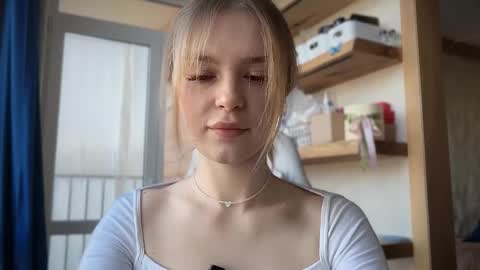 Im Emi streaming with my friend Reyna today online show from April 15, 1:40 pm