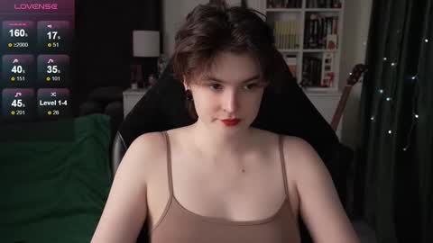 Snapshot of cybersamuraii chatting on November 26, 8:32 pm Helen Blossom online show from November 26, 8:32 pm