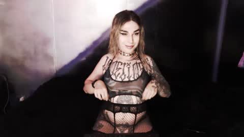 Snapshot of cybertrouble_ chatting on February 12, 1:30 am Nikki online show from February 12, 1:30 am