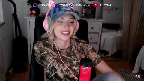 Snapshot of cymaishere chatting on October 13, 4:29 pm cymaishere online show from October 13, 4:29 pm