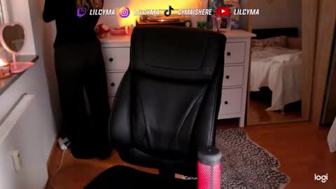 Snapshot of cymaishere chatting on October 28, 8:55 pm cymaishere online show from October 28, 8:55 pm