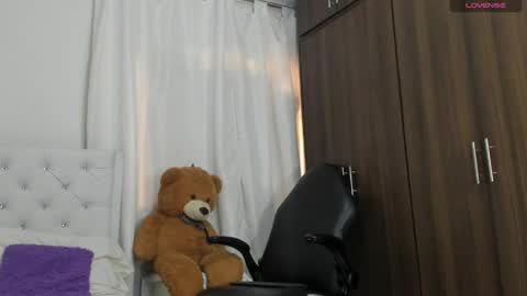Snapshot of cyntia_wood chatting on May 9, 1:16 pm cyntia online show from May 9, 1:16 pm