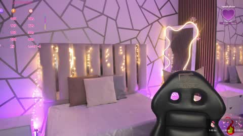 cyrus_tay online show from April 6, 11:44 am