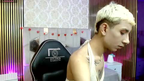 cyrus_tay online show from June 3, 12:41 pm