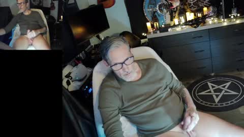Snapshot of d_j_strokes chatting on April 29, 11:25 am Dave online show from April 29, 11:25 am