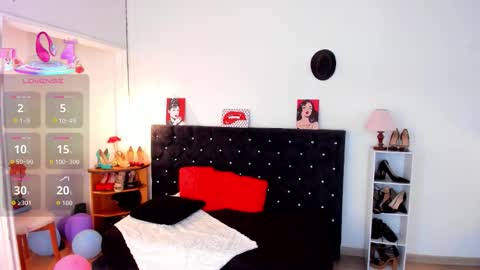 Mia  online show from November 11, 1:00 pm