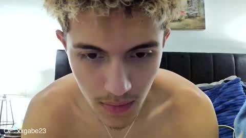 Snapshot of da635683 chatting on December 17, 12:01 am Gabe online show from December 17, 12:01 am