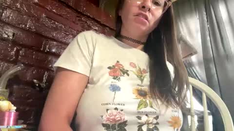 Snapshot of dabqueen_1994 chatting on June 7, 9:07 pm dabqueen_1994 online show from June 7, 9:07 pm