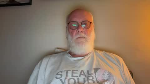 Snapshot of daddy341177 chatting on September 24, 12:19 pm daddy341177 online show from September 24, 12:19 pm