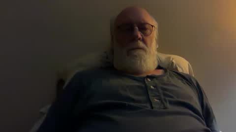 Snapshot of daddy341177 chatting on October 16, 11:22 am daddy341177 online show from October 16, 11:22 am