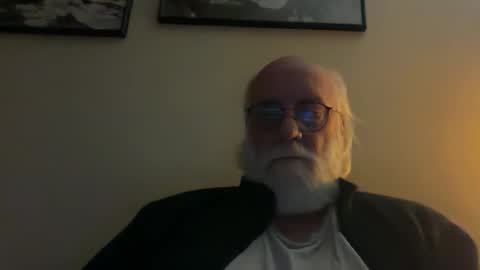 Snapshot of daddy341177 chatting on November 4, 10:25 am daddy341177 online show from November 4, 10:25 am