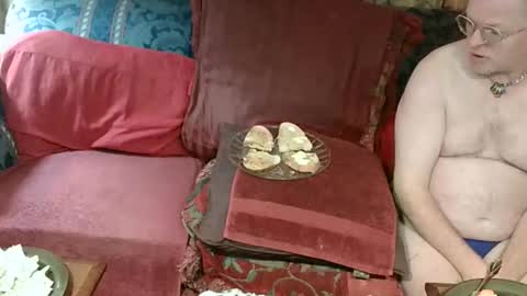 Snapshot of daddycubbyhubby chatting on April 27, 5:49 am Daddy online show from April 27, 5:49 am